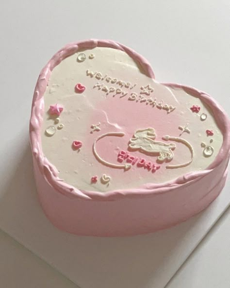 Cute Cake Inspo Simple, Cake Inspo Birthday, Korean Cakes, Heart Birthday Cake, Mini Torte, Korean Cake, Pink Birthday Cakes, Mini Cakes Birthday, Heart Shaped Cakes