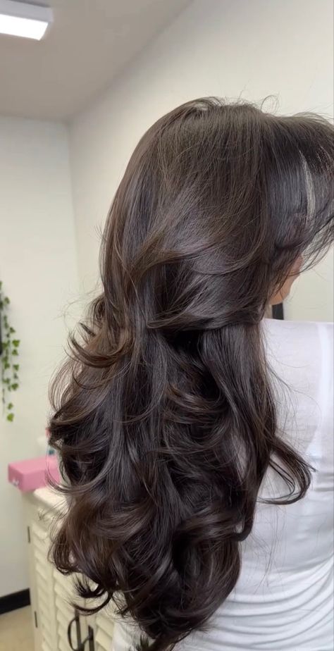 Long Curtain Bangs Blowout, Blowout With Layers And Curtain Bangs, Perm Blowout, Wavy Perm Long Hair, Chunky Layers Long Hair, Brown Hair Perm, Haircuts Side Part, Front Layers Long Hair, Grad Hair