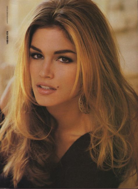 Cindy Crawford Models 90s, 90s Supermodels, Thick Eyebrows, 90s Hairstyles, Kaia Gerber, Cindy Crawford, Beauty Icons, A Magazine, Grunge Hair