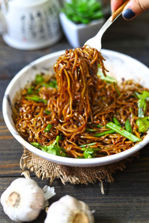 Chili Oil Noodles Recipe (Tik Tok Noodles) - Fun FOOD Frolic Garlic Chili Oil Noodles Recipe, Chilli Oil Ramen Recipe, Noodles With Chilli Oil, Hot Chili Oil Noodles Recipe, Sweet Chilli Noodles Recipe, Vermacheli Noodles, Chile Oil Noodles, Chilli Garlic Noodles Recipes, Hot Chili Oil Noodles