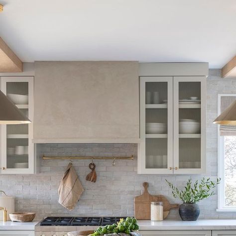 Nicole Salceda on Instagram: "Pro Tip: Sometimes it’s just not possible to center your range on the island. So what do you do? Try to add some balance and symmetry in the cabinets on the range wall so your eye has a focal point. Adding pretty pendants helps too ✨

📷 @jessicabrydsonphotography" Range Wall, Instagram Pro, Pro Tip, Pretty Pendant, Focal Point, Kitchens, Range, Wall, Instagram