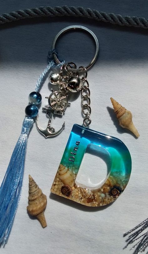 Epoxy Keychain Ideas, Keychain Craft, Unique Keychains, Creative Lettering, Diy Resin Art, Fluid Painting, Keychain Design, Resin Pendant, Resin Diy