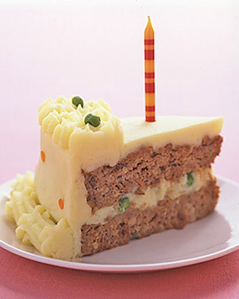 Birthday Meatloaf "Cake"   my dog loved it :)   mashed potato , carots , little peas and meatloaf Meatloaf Cake, Martha Stewart Recipes, Round Cake Pans, Meatloaf Recipes, Birthday Dinners, Food Cakes, Meatloaf, Martha Stewart, Mashed Potatoes