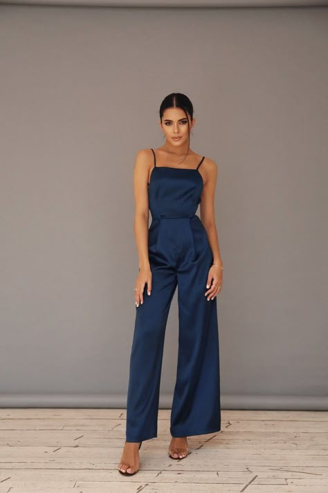 Prom Jumpsuit Classy, Jumpsuit Outfit Wedding, Prom Jumpsuit, Fancy Jumpsuit, Overalls Outfits, Jumpsuit For Wedding Guest, Grad Outfits, Formal Top, Classy Jumpsuit