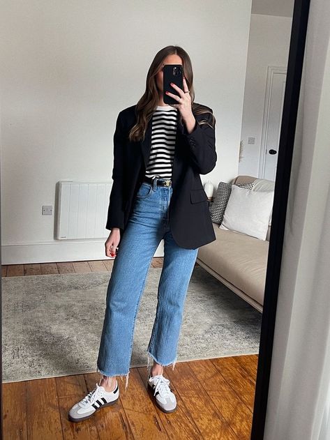 Adidas Gazelle Work Outfit, Adidas Samba Blazer Outfit, Adidas Outfit Women Casual, Casual Tailored Style Women, Oversized Blazer And Jeans Outfit, Samba Jeans Outfit, Sneakers And Blazer Outfits Women, How To Style Blazer, Blazer Casual Outfit Women