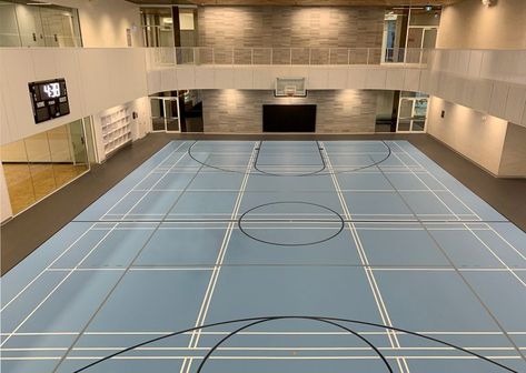 Indoor Sports Court, Home Basketball Court, Indoor Volleyball, Indoor Basketball Court, Pool House Plans, Indoor Basketball, Home Gym Design, Sport Court, Sports Arena