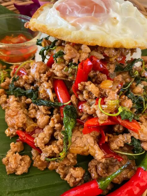 Kra Pao Recipe, Kaprow Recipe, Thai Authentic Recipes, Ka Prow Recipe, Pad Ped Recipe, Pad Kra Pao Recipe, Pad Gra Pow, Thai Pork Recipes, Thai Egg Rolls