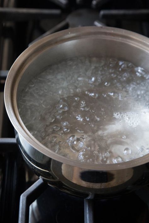 Boiling water What Is Quinoa, Food Reference, Kitchen Tricks, Kitchen Help, Healthy Weeknight Dinners, Water Boiling, Cooking 101, Cooking Hacks, Making Stuff