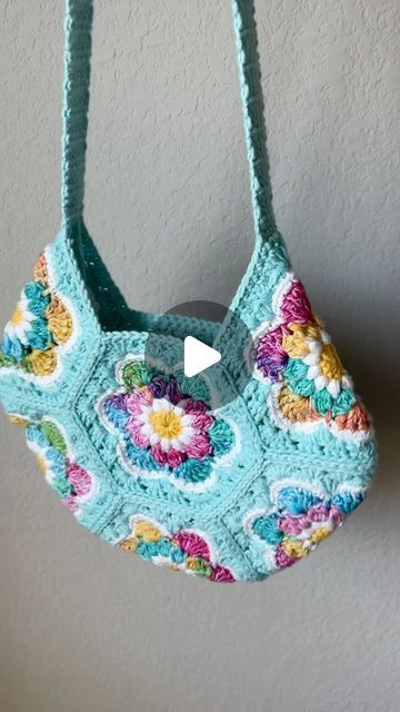 Crochet Hexagon Bag Free Pattern, Hexagon Crochet Bag Patterns, Crochet Hexagon Purse, Granny Hexagon Bag, Crochet Honeycomb Bag, Make A Purse, Blanket Bag, Pillow Blanket, Flower Granny Square