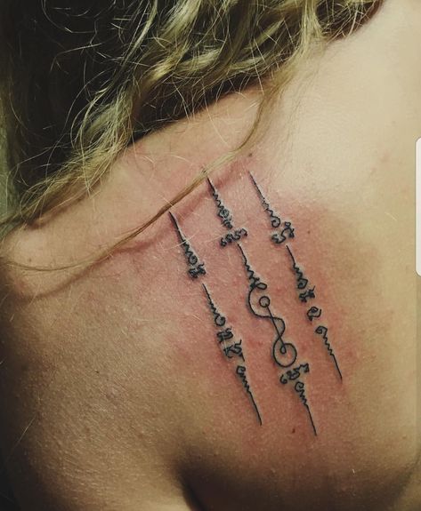 Thai Writing Tattoo, Tattoos Down The Spine, Thai Tattoos For Women, Spine Quotes, Khmer Tattoo, Buddhist Tattoo, Thailand Tattoo, Girl Back Tattoos, Sak Yant Tattoo