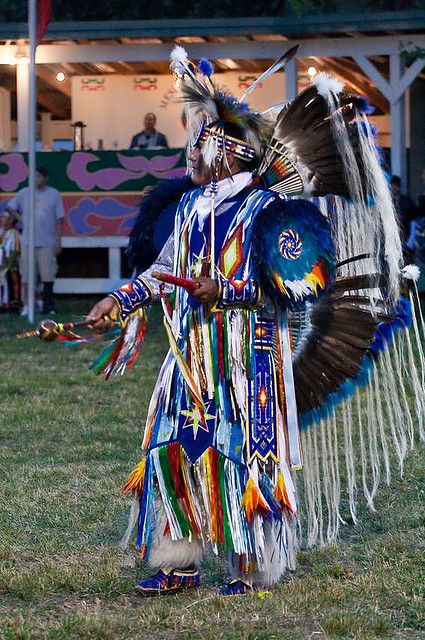 Grass Dance Outfits, Native American Dance, Native American Tattoos, Native American Men, Native American Symbols, Indian Dance, Native American Regalia, Native American Clothing, Native American Images