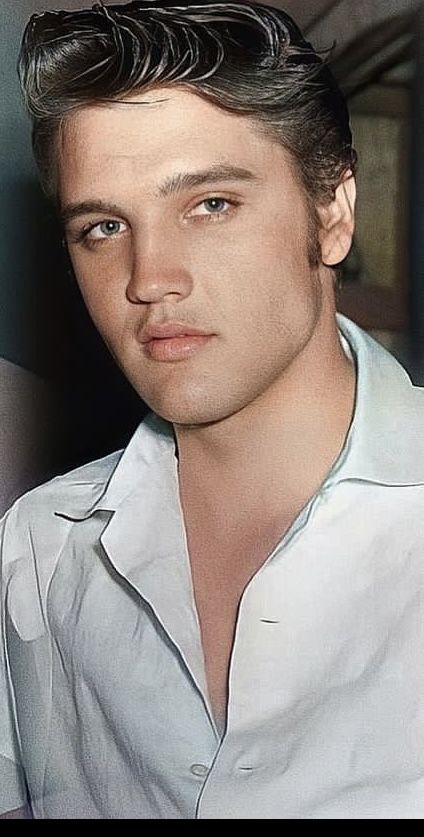 Elvis Presley Iconic Pictures, Elvis Presley 50s, Elvis Presley Rare, Elvis Presley Quotes, Elvis Photos, Elvis Presley Memories, Crazy Diamond, Elvis Presley Images, Young Elvis