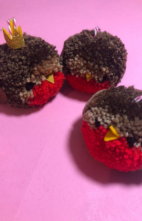 These cute pompom robins have been the star of my recent workshops so I thought I’d share a tutorial on here. Hope it doesn’t make people… | Instagram Pom Pom Tutorial, Pom Crafts, Sea Sickness, Pom Pom Crafts, December 7, Embroidery Craft, Robins, Next Week, Pom Poms