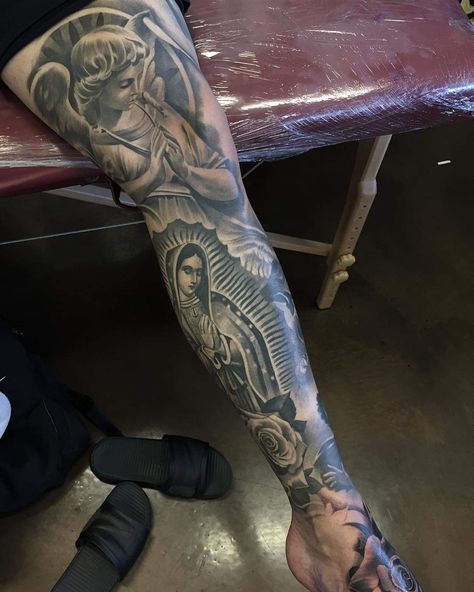 Women With Leg Sleeves, Full Leg Sleeve Tattoo, Religous Tattoo, Mens Body Tattoos, Tato Flash, Chicano Tattoos Sleeve, Inner Bicep Tattoo, Mexican Tattoo, Full Leg Tattoos