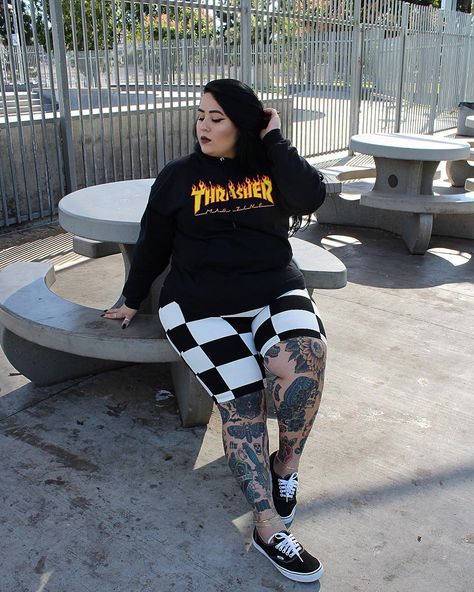 I had been wanting checkered biker shorts since I seen @vansgirls released them but unfortunately they don’t carry my size. But I was lucky… Checkered Outfit, Checkered Shorts, Comfy Summer Outfits, Yellow Card, Biker Shorts Outfit, Mayday Parade, Fashion Life, Curvy Outfits, My Size