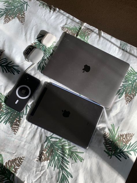 MacBook Pro 2018, iPad 7, iPhone 11, AirPods Pro 2 & AirPods Pro 1 Black Apple Products, Black Apple, Airpods Pro, Apple Products, Macbook Pro, Macbook, Iphone 11, Ipad, Iphone