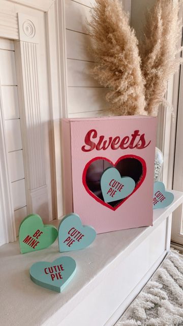 Trish 💕 Beautiful Lifestyle Blogger on Instagram: "DIY oversized Conversation heart box 📦 ❤️ Follow along as I make this cute oversized conversation heart box! It’s the cutest and your kids can use it for their valentines cards! Or you can just use it for cute decorations 😘 What do you guys think? ❌⭕️❌⭕️💋 . . #conversationhearts #heart #hearts #diycraft #diyproject #diyvalentines #valentinesdaydecor #valentines #valentineday #valentinesgift #valentinedecor #valentinesdaygift #diyhomedecor #c Valentines Conversation Hearts Decor, Valentines Outdoor Decorations, Valentine Display, Sweetheart Dance, Sweetheart Candy, Cute Decorations, Beautiful Lifestyle, Galentines Party, Heart Diy