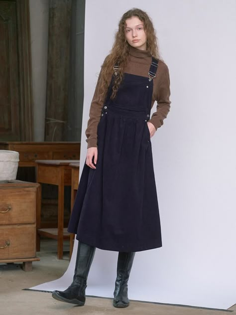 Corduroy Overall Dress VC2499OP906M Sweater Under Overalls, Preppy Overalls Outfit, Homestead Style Clothing, English Country Fashion Women, Overall Dress Outfit Winter, Fits Skirts, Style Priorities, Overall Dress Outfit, Vintage Pinafore Dress