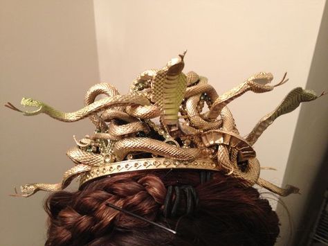 diy medusa crown Medusa Crown, Medusa Halloween Costume, Medusa Snake, Medusa Costume, Black Plain Dress, Diy Costume, Halloween Costume Contest, Gold Makeup, Halloween 2023