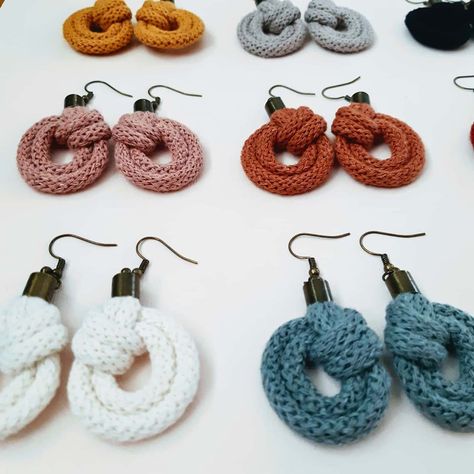 I Cord Projects, Diy Earrings Crochet, Diy Yarn Earrings, Diy Crochet Jewelry, Diy Macrame Earrings, Crochet Granny Square Tutorial, Crochet Beaded Necklace, Wire Knitting, Spool Knitting