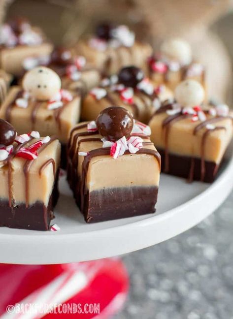 Peppermint Mocha Fudge, Mocha Fudge Recipes, Best Easy Fudge Recipe, Holiday Dessert Recipes Easy, Coffee Fudge, Mocha Fudge, Christmas Dessert Table, Mocha Cookies, Christmas Fudge