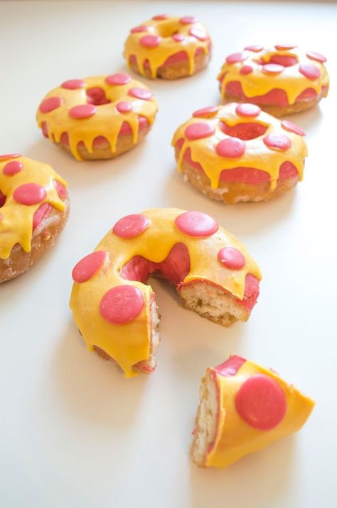 Pizza Doughnut, Pizza Valentine, Kids Pizza Party, Pizza Party Birthday, Baby Pizza, Birthday Pizza, Meat Art, Burger Party, Kids Pizza