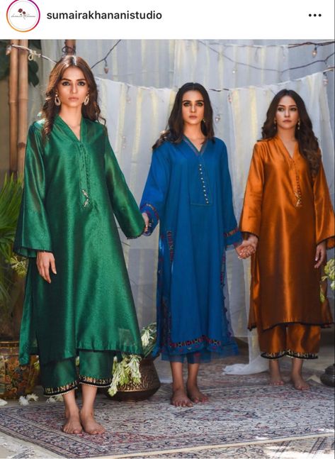 Plain Silk Dress Design, Plain Silk Suit Designs Pakistani, Karachi Suit Design, Modern Indian Wedding Outfits Sisters, Silk Designer Dresses, Pakistan Suits, Banarsi Suit, Pakistani Design, Plain Suits