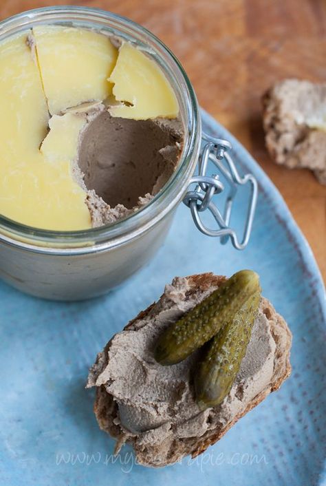 Mushroom Pate, Terrine Recipe, Pate Recipes, Chicken Liver Pate, Chicken Livers, Mushroom Recipes, Ghee, Finger Food, Veggie Recipes