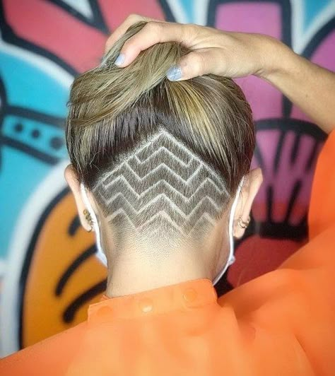 Under Hair Shaved, Nape Undercut Designs, Female Undercut Long Hair, Shaved Side Haircut, Shaved Hairstyles For Women, Fade Haircut Women, Side Haircut, Undercut Hair Designs, Butterfly Sitting