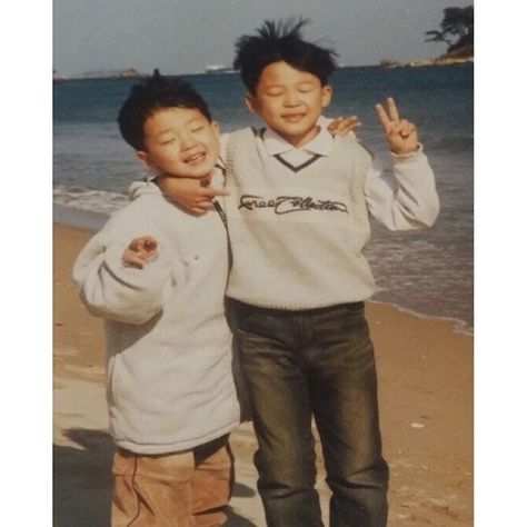 Park Jihyun and Park Jimin (brothers) Jimin Brother, Psy Kpop, Taehyun Instagram, Bts Predebut, Childhood Pictures, رعب نفسي, Park Ji Min, Bts Bulletproof, Park Jimin Cute