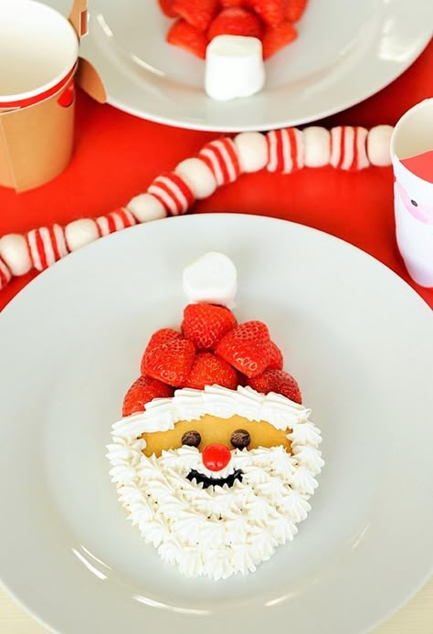 Ho Ho Ho! LOVE these Santa Claus pancakes - just make sure you let them cool a little before decorating or the cream will melt! Santa Pancakes, Christmas Morning Traditions, Santa Breakfast, Christmas Pancakes, Christmas Breakfast Recipe, Christmas Elegant, Recipes Holiday, Desserts Christmas, Christmas Morning Breakfast