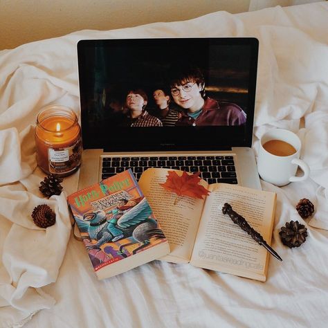 Watching Movies Aesthetic, Harry Potter Movie Night, Seasons Autumn, Harry Potter Images, Images Harry Potter, Harry Potter Film, Harry Potter Aesthetic, Movies Aesthetic, Watching Movies