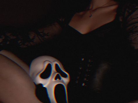 Female Scream Pfp, Female Ghostface Aesthetic, Ghostface Mask Aesthetic, Female Ghostface Pfp, Malena Aesthetic, Female Scream, Ghostface Banner, Ghostface Female, Ghostface Gif