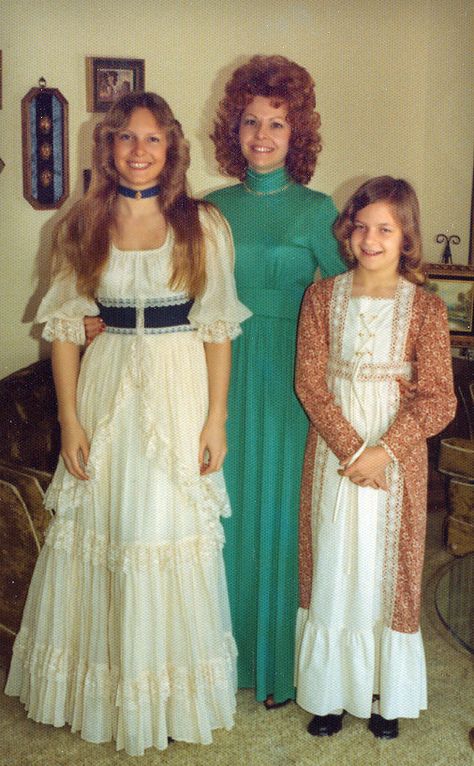 70s Prairie Dress, 60s 70s Fashion, Gunne Sax Dress, 60s And 70s Fashion, 70s Inspired Fashion, 70s Outfits, Seventies Fashion, 70’s Fashion, 1970s Dresses