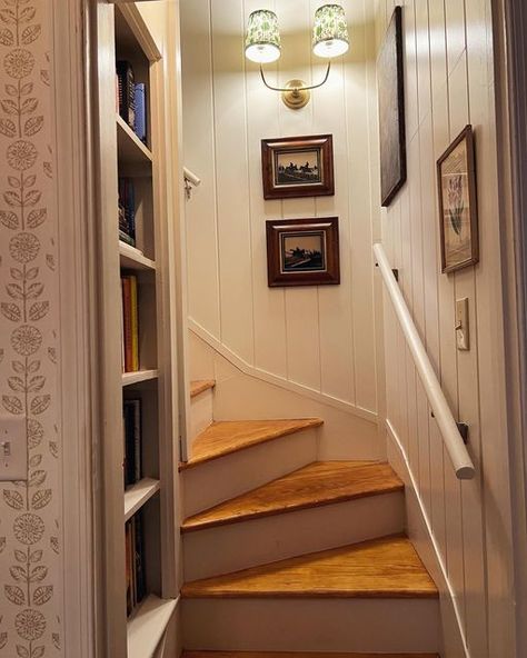 Linda on Instagram: "Always loved a twisty staircase…we had one in the summer kitchen of a former home and now this one as well. I’m picturing some fresh greens hanging from the sconce and candles on the steps for the holidays. #dreamingandscheming #oldhouselove #staircasedesign #bookstagram #booksandnooksdecor #booklovers #silouette #sconce #pleatedlampshade #fabriclampshades #countryhousestyle #countryhome #wallpaper #vintagestyle #spotmycottage #myheartandhomestyle #homeandgardenig #tradwitha Staircase Into Kitchen, Enclosed Stairwell Ideas, Closed Stairwell Ideas, Open Stairs Ideas, Closed Stairway, Servants Staircase, Enclosed Stairwell, Enclosed Stairway, Closed Staircase Ideas