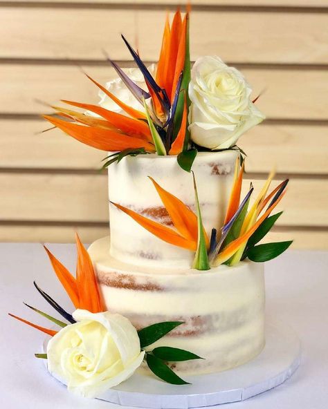 Bird Of Paradise Wedding Cake, Birds Of Paradise Wedding Cake, Jungle Wedding Cake, 1st Anniversary Cake, Tropical Dinner, Bird Of Paradise Wedding, Tropical Wedding Cake, Tropical Centerpieces, Jungle Wedding