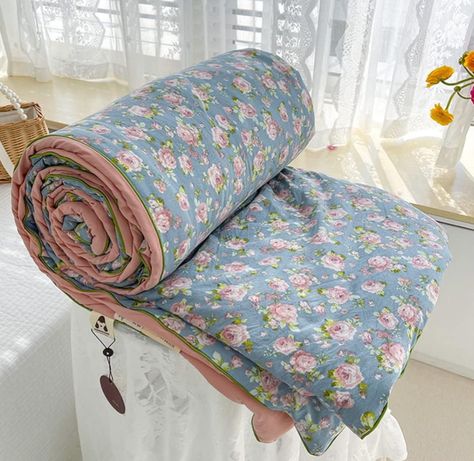 Fluffy Bedding, Summer Blanket, Summer Quilts, Summer Cool, Quilted Bedspreads, Lightweight Comforter, Soft Summer, Queen Quilt, Mother And Baby