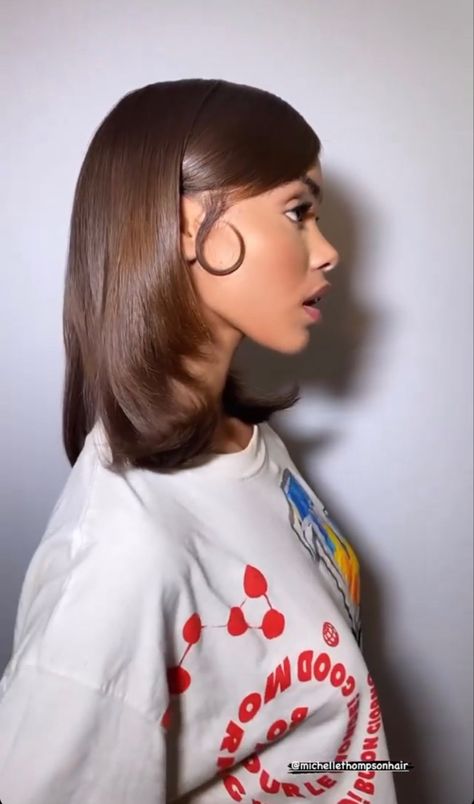 Hairstyles On Shoulder Length Hair, Clean Straight Hairstyles, Short Hair Baddie Aesthetic, Sleek Side Part Hairstyles, Side Swoop Short Hair, New Years Hairstyles Short, Unique Short Hairstyles, Slick Side Part Hair Down, Short Hair Side Part Hairstyles