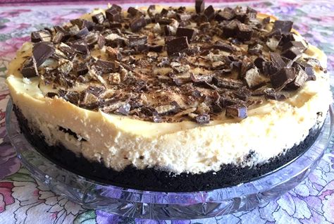 Kit Kat Cheesecake, Kit Kat Chocolate, Lithuanian Recipes, Chocolate Crumbs, Coffee Cheesecake, Baking Kit, Cheesecake Desserts, Easy Baking Recipes Desserts, Dessert Options