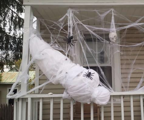 Halloween Decorations Indoor Scary, Front Yard Halloween Decorations, Halloween Decorations Outdoor Porch, Cheap Halloween Diy, Outside Halloween Decorations, Scary Halloween Decorations Diy, Halloween Party Decor Diy, Halloween Decoration Ideas, Halloween Diy Outdoor