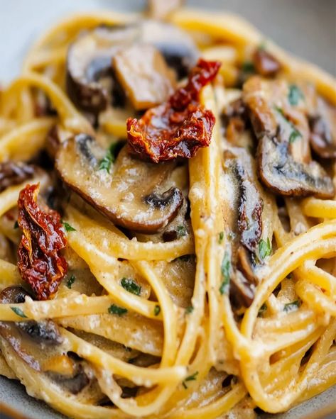 Make creamy sun-dried tomato pasta with mushrooms in a garlic and basil sauce. Easy, delicious, and perfect for a quick Italian meal. Sundried Tomato Basil Pasta, Pasta With Mushrooms And Tomatoes, Mushroom And Tomato Recipes, Pesto Sundried Tomato Pasta, Spicy Sun Dried Tomato Pasta, Sundried Tomato Pesto Pasta, Hummus Sauce, Pasta With Mushrooms, Ramen Hacks