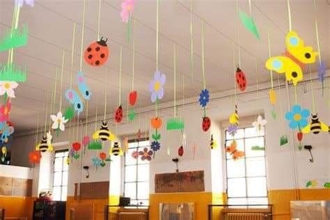 Classroom Ceiling Decorations Diy, Class Room Decoration For Children Day, Classroom Mobiles, School Reception Decoration Ideas, Roof Decoration Ideas, Kindergarten Classroom Door, Classroom Ceiling Decorations, Paper Mobiles, Daycare Room Ideas