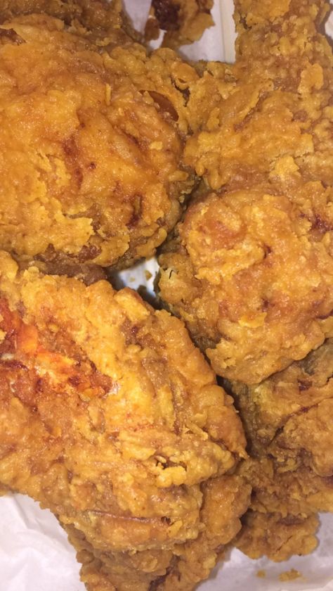 Fried Chicken Pictures, Fried Chicken Aesthetic, Homemade Fried Chicken, Kentucky Fried Chicken, Chicken And Chips, Kentucky Fried, Sleepover Food, Mug Recipes, Fat Foods