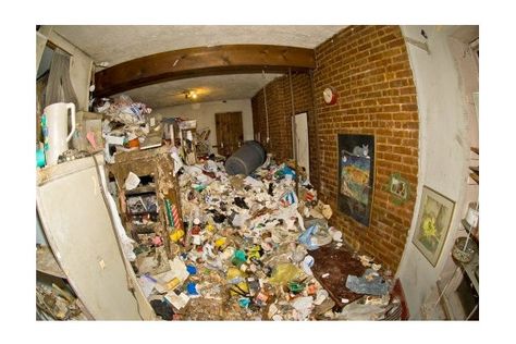 The Horror: Pics Of A Hoarder’s Apartment #refinery29 https://www.refinery29.com/en-us/the-horror-pics-of-a-hoarders-apartment#slide-1 Trashcore Aesthetic, Disgusting Pictures, Messy Kids Room, Horror Pics, Messy Kids, Horror Pictures, Attic Apartment, Monica Geller, Nyc Apartment