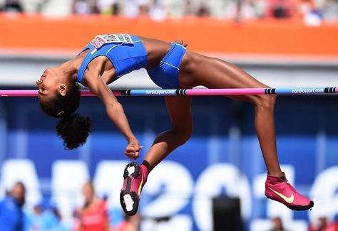 High Jump Photography, High Jump Aesthetic, Sports Aesthetics, Triple Jump, Vision Board Photos, Athletic Girls, Olympic Sports, High Jump, Track Workout