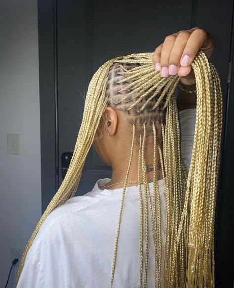 Gold Knotless Braids, Box Dreads, Blonde Knotless Braids, Laid Hairstyles, Braids Blonde, Lemonade Braids Hairstyles, Boosting Confidence, Big Box Braids, Blonde Box Braids