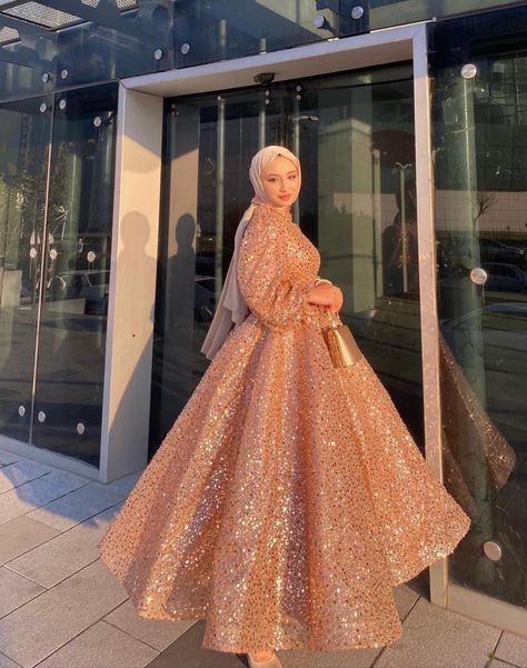 Hijabi Ball Gown, Hijab Dress Style, Muslim Fashion Dress Gowns, Indian Wedding Aesthetic, Hijab Soiree, Prom Night Dress, Dinner Gown, Ethereal Dress, Blouse Casual Fashion