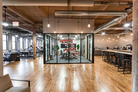 Enclosed meeting space separates the open plan work area from the break area at the Pinterest office in Chicago. Wallpaper Industrial, Bathroom Industrial, Industrial Closet, Open Concept Office, Open Office Design, Industrial Exterior, Industrial Stairs, Rustic Hallway, Rack Industrial