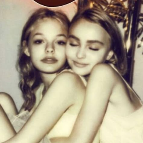 Lily Depp, Alana Champion, Rose Depp, Lily Rose Depp, Lily Rose, Teenage Dream, French Girl, Friend Photos, Lip Liner