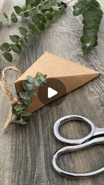 Pretty Gift Wrapping Ideas, Nature Environment, Gift Wrapping Techniques, Creative Gift Wraps, Gift Wrapping Inspiration, Gifts Wrapping Diy, Creative Gift Wrapping, Copy And Paste, Kraf Diy